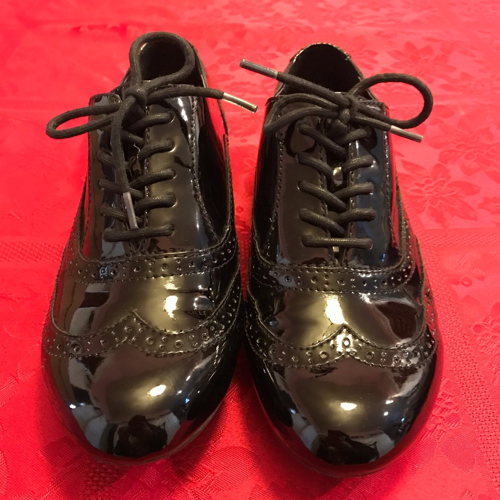 Clarks Bayham Rose Black Patent Lace-up Oxfords